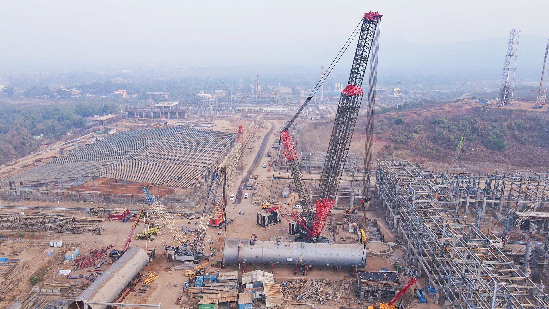 Choosing the Right Crane: Crawler vs. Hydraulic